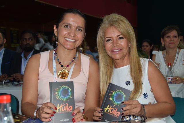 Diana Marcela Molina y Miriam Hurtado de González.